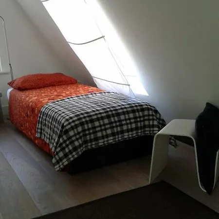 86 2* Amszterdam